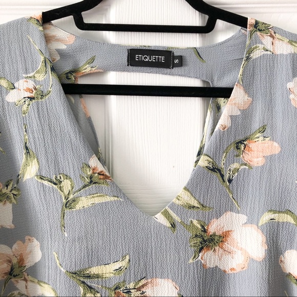 Etiquette Cropped Floral Blouse with Bell Sleeves - Picture 3 of 5